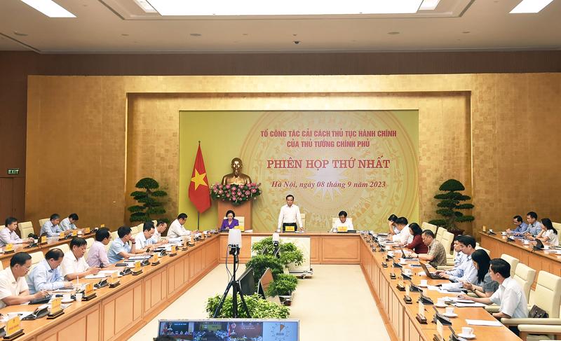 Phó Thủ tướng Trần Lưu Quang phát biểu chỉ đạo tại Phiên họp thứ nhất Tổ công tác về cải cách thủ tục hành chính của Thủ tướng Chính phủ với 63 tỉnh, thành phố trên cả nước ngày 8/9/2023. Ảnh: VGP