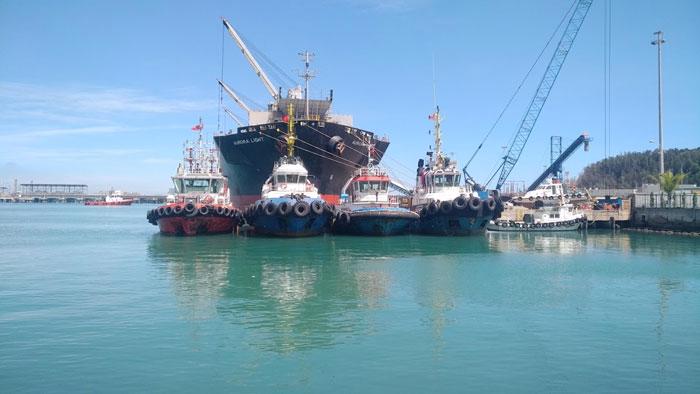 Cảng Dung Quất được đề nghị đầu tư nâng cấp, mở rộng bến số 1 để có thể tiếp nhận tàu hàng tổng hợp, hàng rời có trọng tải lên đến 71.000 DWT giảm tải.