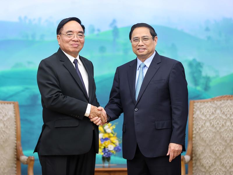 Thủ tướng Phạm Minh Chính tiếp Bộ trưởng Bộ Kế hoạch và Đầu tư Lào Khamchen Vongphosy. Ảnh: VGP.