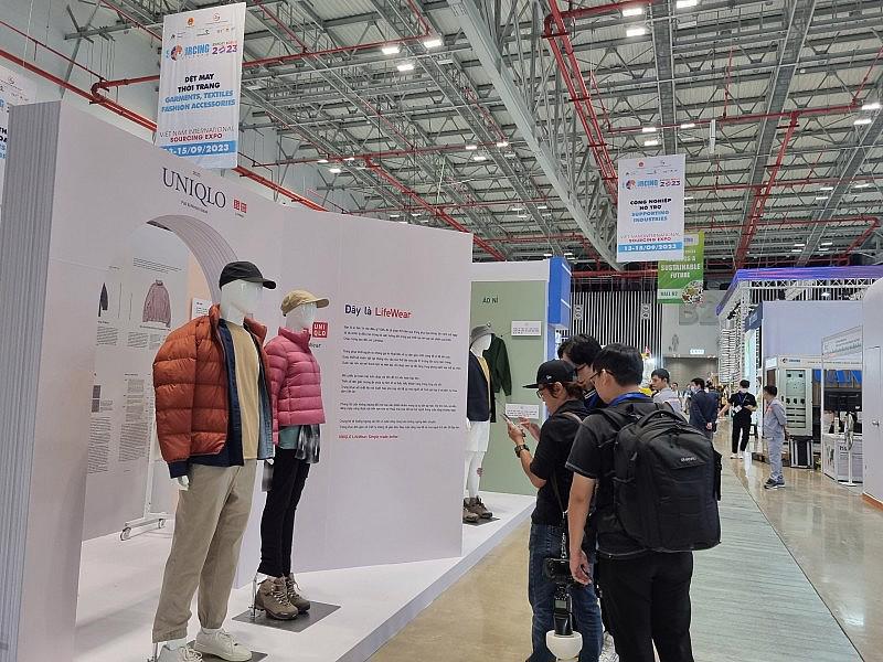 A booth at Vietnam International Sourcing 2023 showcasing products from Uniqlo. Photo: congthuong.vn