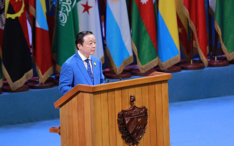 Phó Thủ tướng Trần Hồng Hà phát biểu tại phiên thảo luận Hội nghị Thượng đỉnh Nhóm G77 và Trung Quốc diễn ra sáng 15/9 (giờ địa phương), tại Cuba (Ảnh: VGP)
