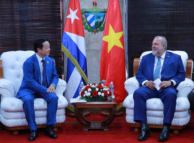 Deputy Prime Minister Tran Hong Ha and Cuban Prime Minister Manuel Marrero Cruz. Photo: VGP