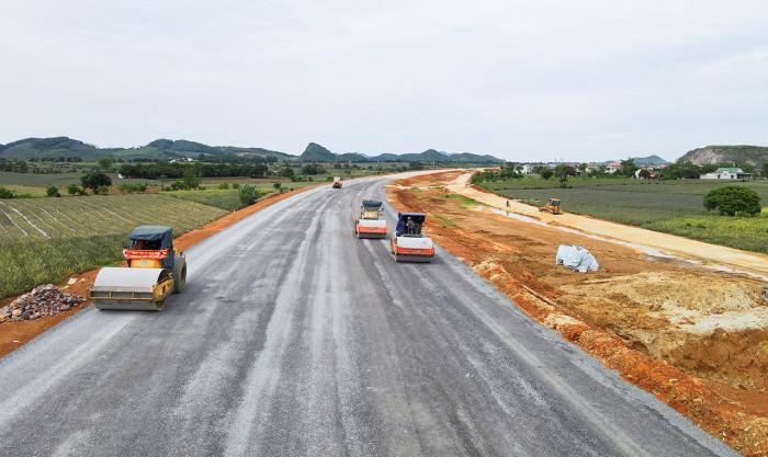 Dự án cao tốc Mỹ Thuận - Cần Thơ đang tăng tốc về đích cuối năm 2023.