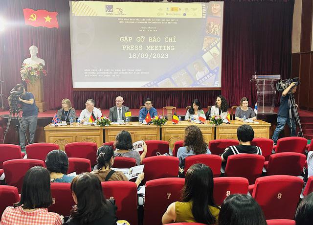 Ban tổ chức gặp mặt báo chí Liên hoan phim tài liệu châu Âu - Việt Nam lần thứ 13.