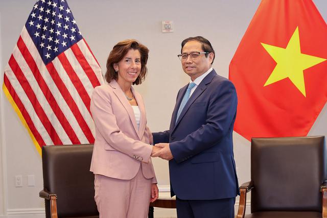 Prime Minister Pham Minh Chinh and US Commerce Secretary Gina Raimondo in Washington D.C. on September 19. Photo: VGP