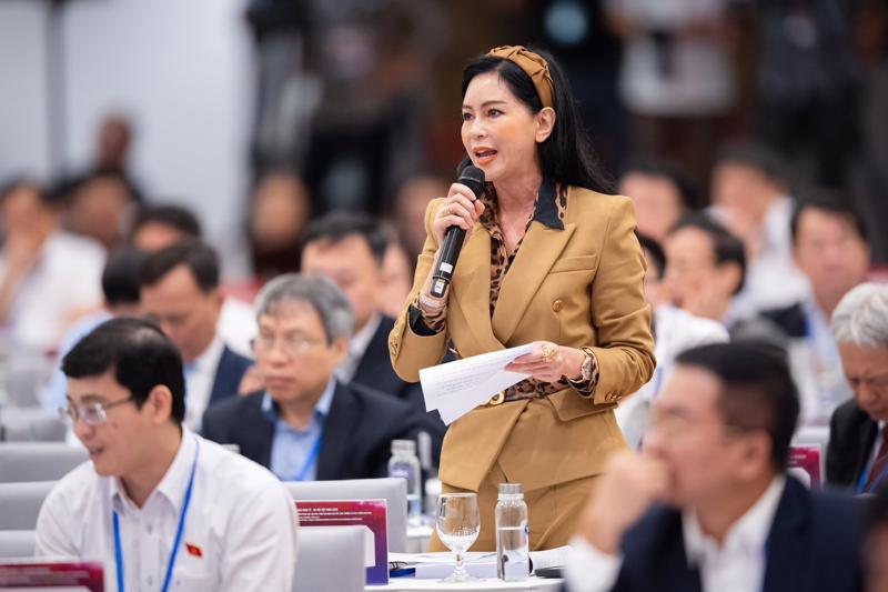 Ms. Le Hong Thuy Tien, CEO of the Inter-Pacific Group, at the Vietnam Socio-economic Forum 2023. Source: quochoi.vn