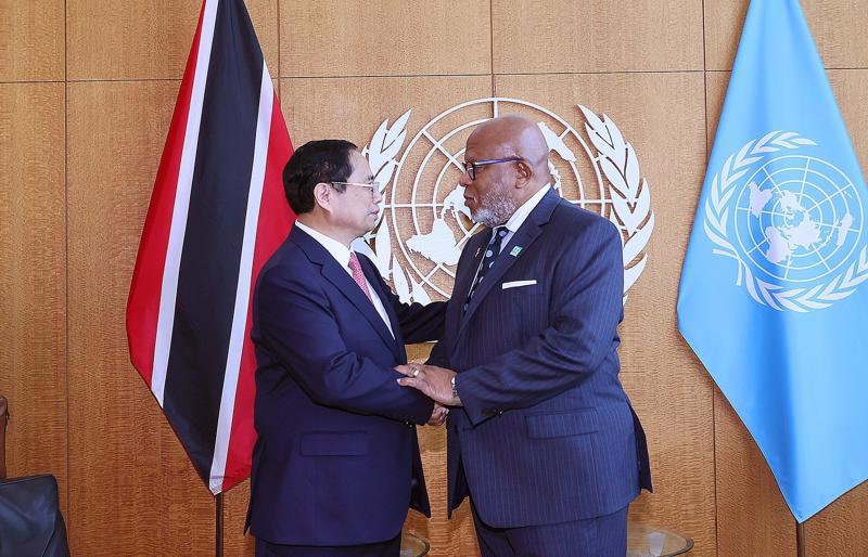 Prime Minister Pham Minh Chinh meets with the President of the 78th UN General Assembly Dennis Francis in New York on September 20. Photo: VGP