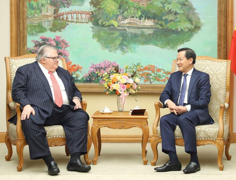 Deputy Prime Minister Le Minh Khai and BIS General Manager Agustin Carstens in Hanoi on September 21. Photo: VGP