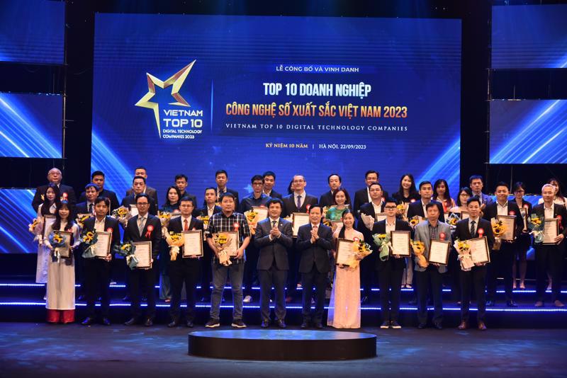 The top 10 digital technology companies were honored at a ceremony in Hanoi on September 22.