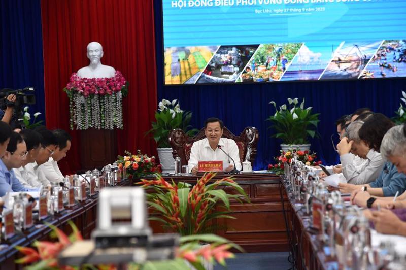 Deputy Prime Minister Le Minh Khai chairing the meeting. Photo: VGP