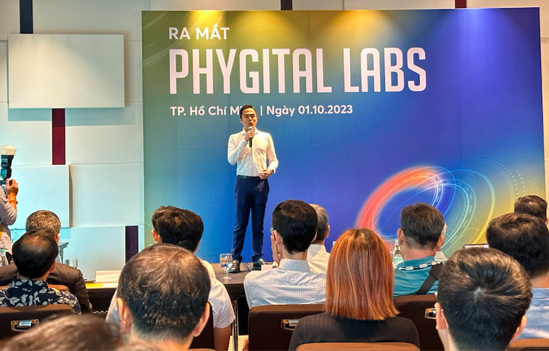 Ông Huy Nguyễn, đồng sáng lập startup Phygital Labs chia sẻ ý tưởng thành lập Phygital Labs.