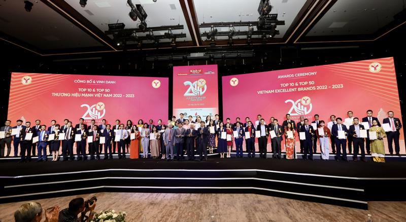 Các doanh nghiệp được vinh danh Thương hiệu Mạnh Việt Nam 2022 - 2023. Ảnh - Việt Dũng.