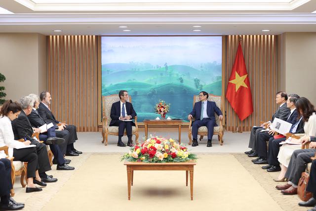 Prime Minister Pham Minh Chinh receives the Italian delegation. Photo: VGP