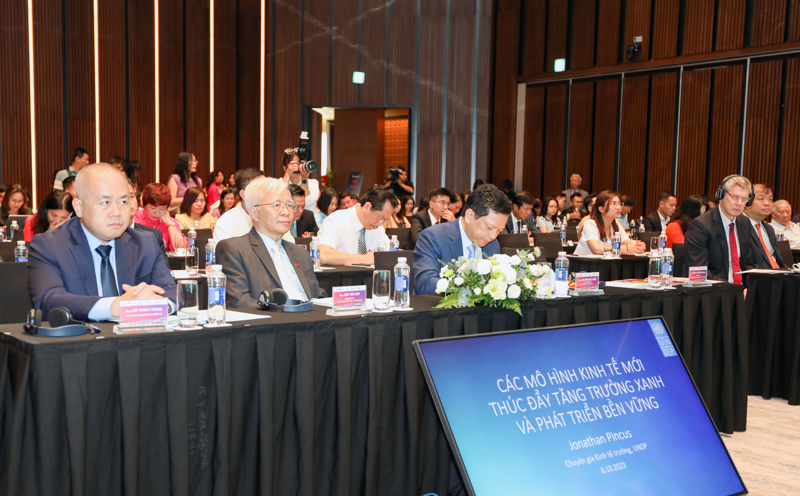 Diễn đàn bàn luận về các mô hình kinh tế mới gắn với đổi mới mô hình tăng trưởng và các đột phá chiến lược của Việt Nam.