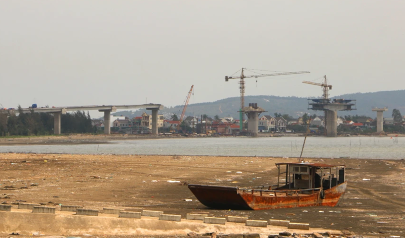 Dự án Đường ven biển từ Nghi Sơn (Thanh Hóa) - Cửa Lò (Nghệ An) có tổng chiều dài toàn tuyến 64,47 km.Tổng mức đầu tư dự án là 4.651 tỷ đồng. 