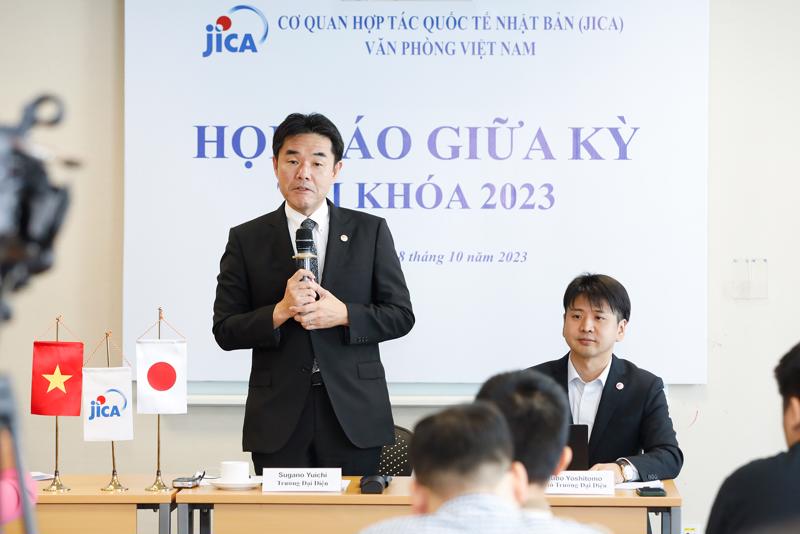 Ông Sugano Yuichi, Trưởng Đại diện JICA Việt Nam chia sẻ tại buổi họp báo.
