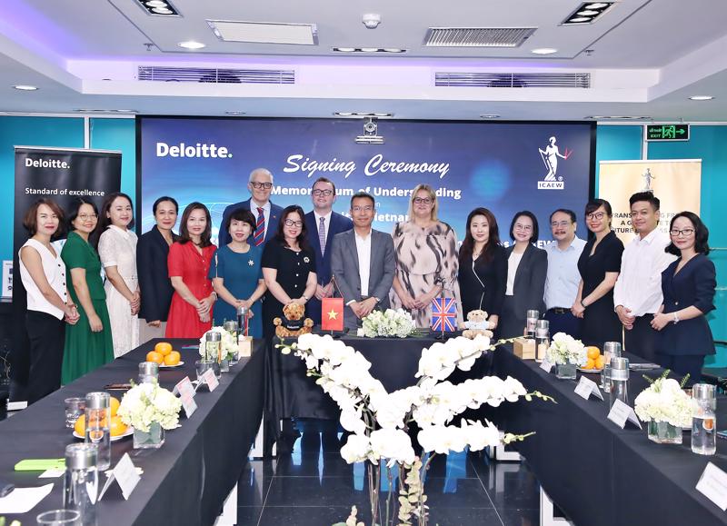 The signing ceremony for the agreement. Source: Deloitte Vietnam