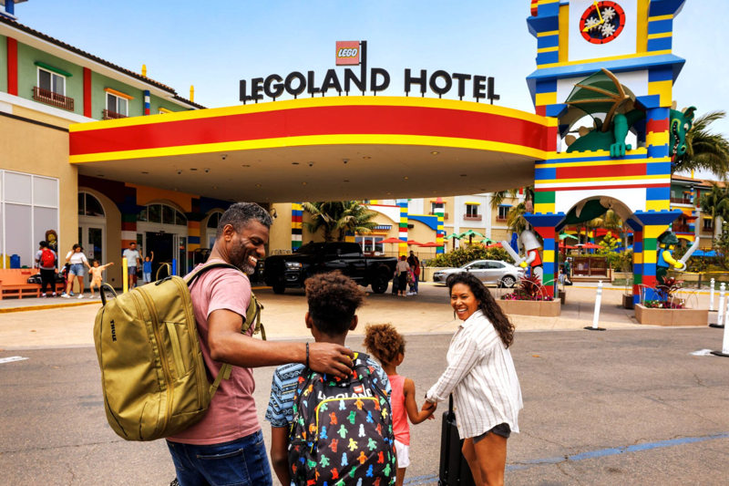 Lego cũng đã "vươn tay" tới chương trình truyền hình, phim ảnh, ứng dụng và công viên giải trí. Ảnh: USA Today