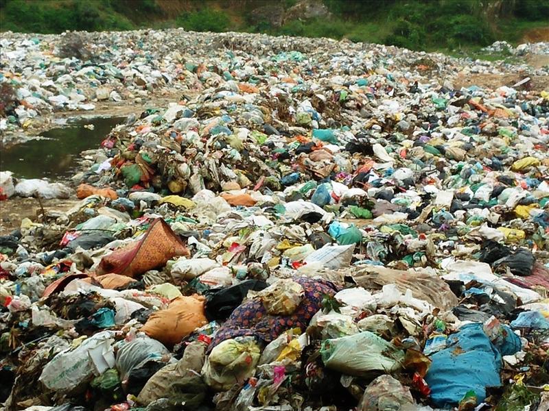 Dù đã ngưng hoạt động nhưng bãi rác số 8 ước tính vẫn còn khoảng 30.000 tấn rác - Ảnh minh họa