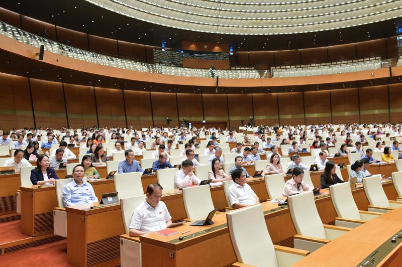 NA deputies at the ongoing sixth session in Hanoi on October 24. 