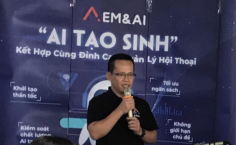 Lê Ngọc Trí, CEO EM&AI phát biểu tại buổi Lễ ra mắt Giải pháp trợ lý AI tạo sinh Vagent. Ảnh Ngô Anh Văn