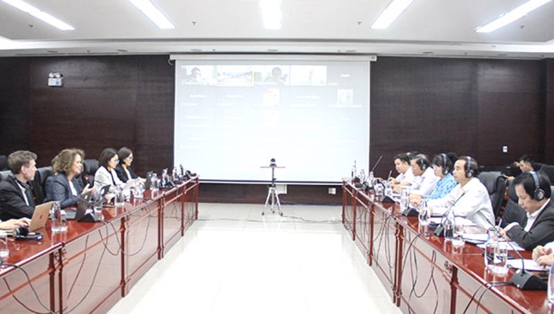 Quang cảnh buổi làm việc giữa Chủ tịch UBND TP. Đà Nẵng với  Ngân hàng Thế giới (WB) về Chương trình hợp tác tổng thể hỗ trợ phục hồi kinh tế và phát triển bền vững thành phố Đà Nẵng.