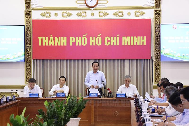 Chủ tịch UBND TP.HCM  Phan Văn Mãi phát biểu khai mạc phiên họp thường kỳ kinh tế xã hội TP.HCM tháng 10 và 10 tháng đầu năm 2023, chiều ngày 30/10. Ảnh: Hương Thảo.
