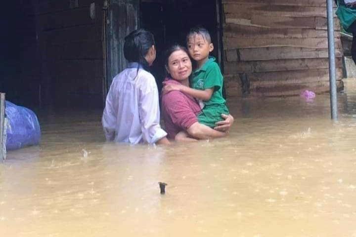 Một hộ dân tại xã Lộc Yên, huyện Hương Khê nước ngập vào nhà
