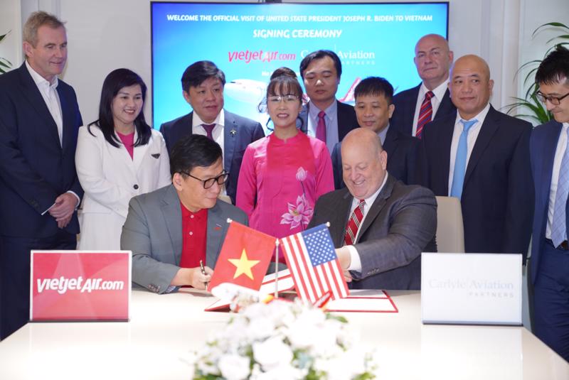 Vietjet và Tập đoàn tài chính Carlyle ký kết Thoả thuận tài trợ tàu bay trị giá 550 triệu USD nhân chuyến thăm chính thức của Tổng thống Hoa Kỳ Joe Biden đến Việt Nam. (Ảnh: T.L).