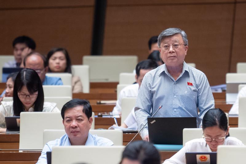 Đại biểu Trương Trọng Nghĩa, đoàn Tp.Hồ Chí Minh phát biểu thảo luận tại Hội trường ngày 1/11/2023.