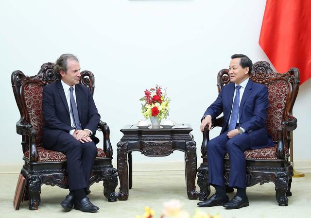 Deputy Prime Minister Le Minh Khai receives Managing Director of Rosen Partners LLC Daniel Rosen in Hanoi on November 2. Photo: VGP