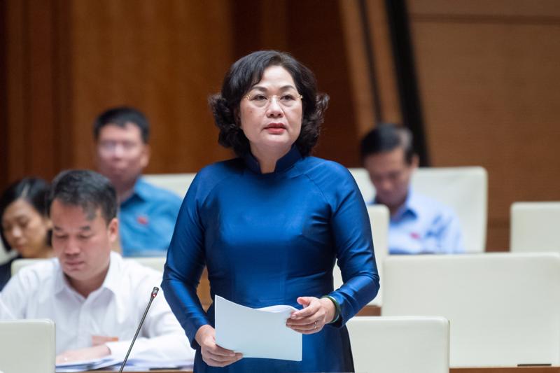 Thống đốc Nguyễn Thị Hồng trả lời chất vấn tại Quốc hội sáng 6/11/2023.