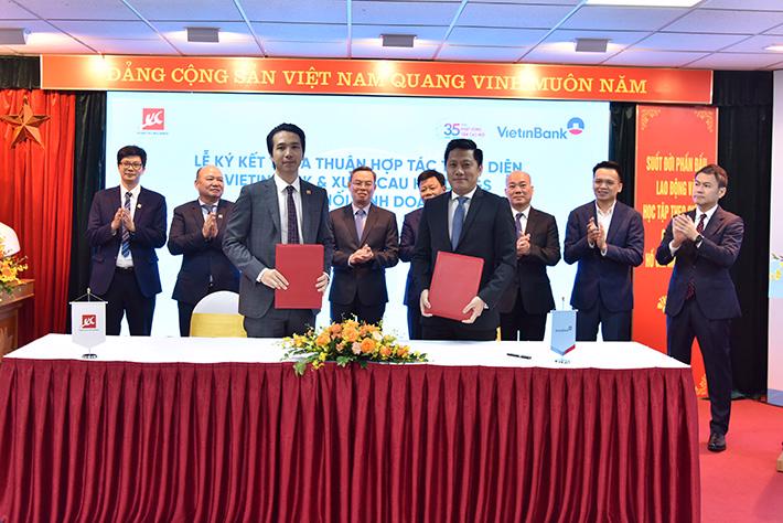 2.	Đại diện VietinBank và Xuân Cầu Holdings ký kết hợp tác toàn diện.