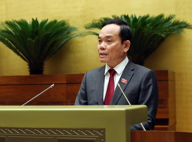 Phó Thủ tướng Trần Lưu Quang trình bày Báo cáo trước Quốc hội - Ảnh: VGP.