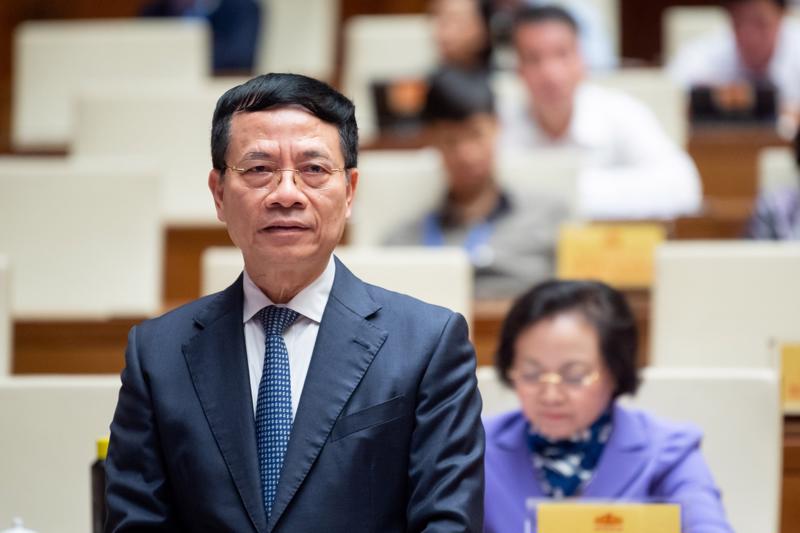Bộ trưởng Bộ thông tin và Truyền thông Nguyễn Mạnh trả lời chất vấn của các đại biểu Quốc hội chiều ngày 7/11/2023.