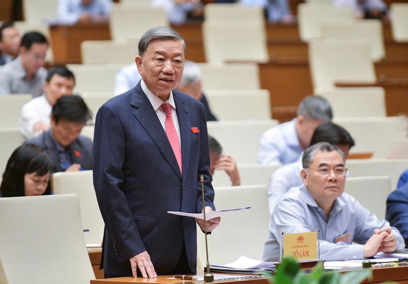 Bộ trưởng Bộ Công an Tô Lâm trả lời chất vất trước Quốc hội ngày 7/11/2023.