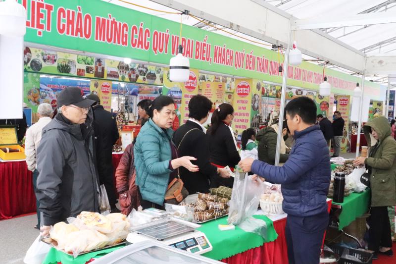 Hội chợ OCOP Quảng Ninh - Đông 2022, tổ chức tại TP Móng Cái.