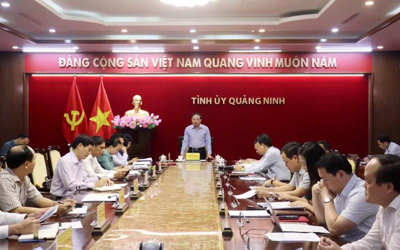Ông Nguyễn Xuân Ký,  Bí thư Tỉnh ủy, Chủ tịch HĐND tỉnh, chủ trì cuộc họp