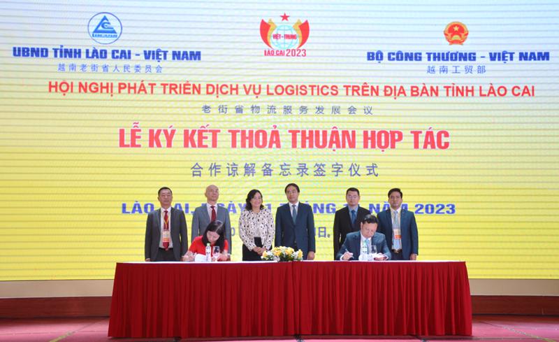 Nhiều lễ ký kết thỏa thuận hợp tác được thực hiện tại Hội nghị phát triển dịch vụ logistics trên địa bàn tỉnh Lào Cai