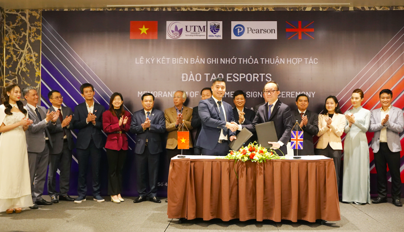 Ký kết bản ghi nhớ thoả thuận hợp tác về đào tạo Thể thao Điện tử (eSports) giữa Trường Đại học Công nghệ và quản lý Hữu nghị (UTM) và Tổ chức giáo dục Pearson Vương Quốc Anh (Pearson UK).