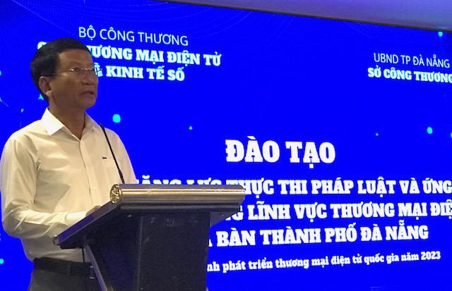Ông Nguyễn Hữu Hạnh, Phó giám đốc Sở Công Thương phát biểu khai mạc lớp tập huấn.. Ảnh Ngô Anh Văn.
