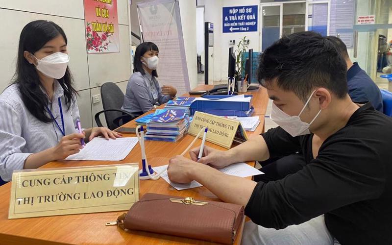 Young people access job consultancy services at the Hanoi job transaction floor. 