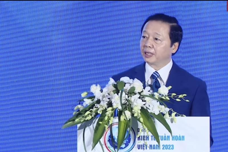 Deputy Prime Minister Tran Hong Ha addressing the Forum.
