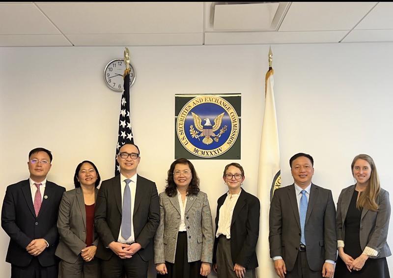 Chủ tịch Ủy ban Chứng khoán Nhà nước  Vũ Thị Chân Phương cùng đoàn công tác đã có buổi làm việc với đại diện các cơ quan thuộc Ủy ban Chứng khoán Hoa Kỳ (SEC).