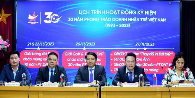 A press briefing held on November 22 to announce plans for the celebration of the 30th anniversary of the Vietnamese Young Entrepreneurs movement.