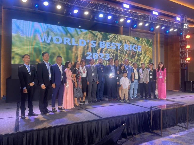 Đoàn doanh nghiệp và đại biểu Việt Nam đến Dự  Hội nghị The Rice World năm 2023 tại Philippines. 