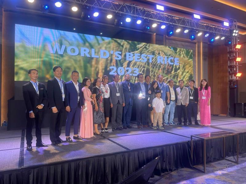 The Vietnamese delegation at the World's Best Rice awards ceremony. 