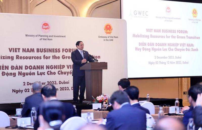 Prime Minister Pham Minh Chinh addresses the Vietnam Business Forum in Dubai on December 2. Photo: VGP