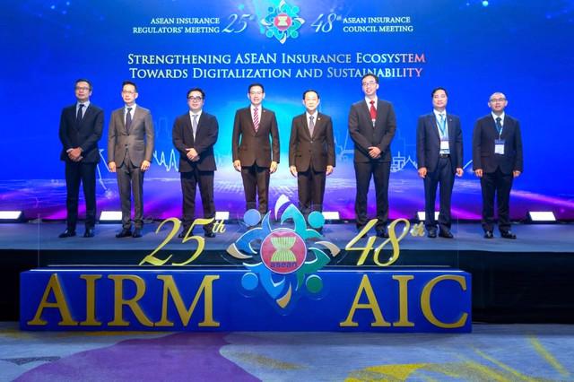 Leaders of ASEAN insurance regulators at AIRM 25. Source: VGP