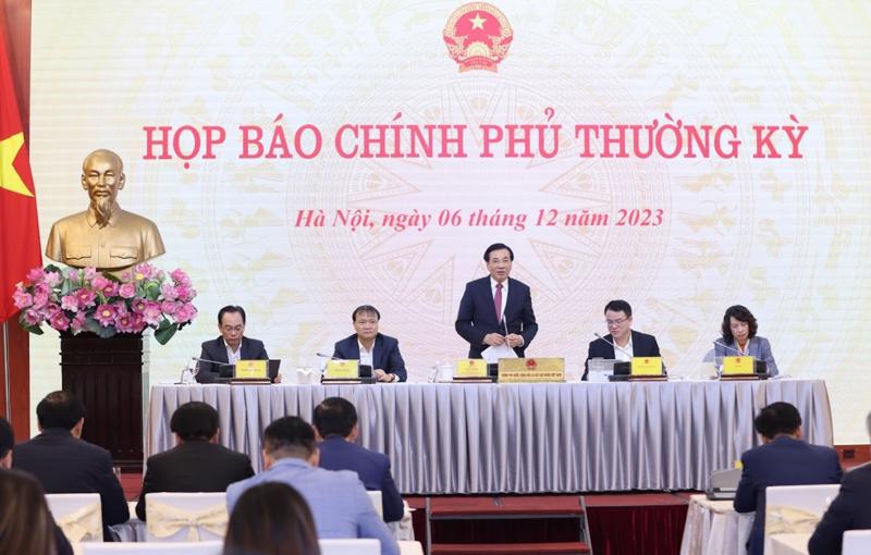 Bộ trưởng, Chủ nhiệm Văn phòng Chính phủ Trần Văn Sơn chủ trì buổi họp báo.